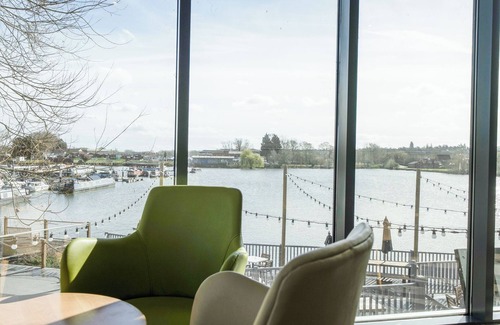 Great Billing Cottage | MOONLIT SKYLIGHT - BILLING AQUADROME in Billing Aquadrome Holiday Park