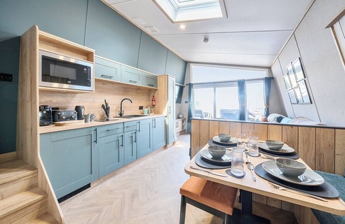 Great Billing Cottage | MOONLIT SKYLIGHT - BILLING AQUADROME in Billing Aquadrome Holiday Park