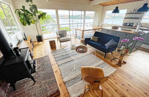 Inverness House | Moonrise | Charming Retreat w/Privacy & Lake View