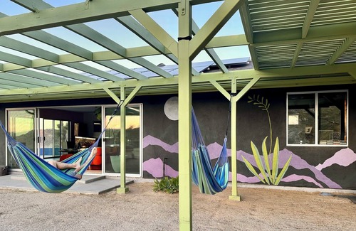 Joshua Tree House | Moonshadow is a hi-desert retreat with spectacular views with 85 Joshua Trees.