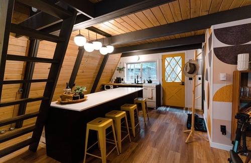 Cle Elum Cabin | Moonshine Digs is the retro A-Frame of your dreams! Hot tub, record player, games, TVs and peace and quiet all nestled in the heart of the Cascade Mountains with Lake Cle Elum access.