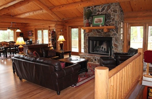 Custer House | Moonshine Lodge --- Gorgeous Mountain Views!