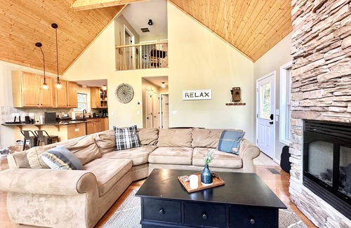 Basye Ski Chalet | Moonshine Mountain | Hot tub & fire pit | Bryce Resort