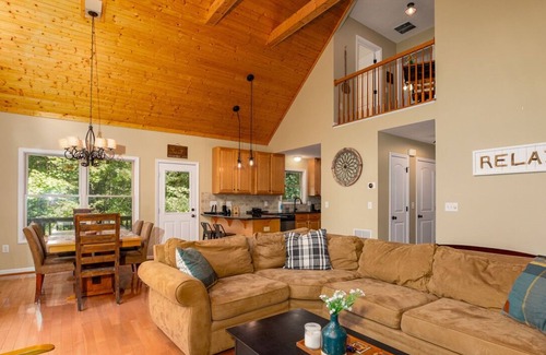 Basye Ski Chalet | Moonshine Mountain | Hot tub & fire pit | Bryce Resort