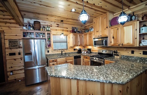 Broken Bow Cabin | Moonshine River Retreat- Broken Bow/Hochatown- 2bd