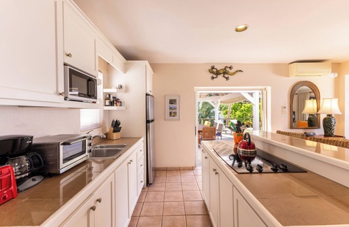 West End Villa | MOONSTONE VILLA 3bed villa and dip pool, just a hop skip and a jump from beach!