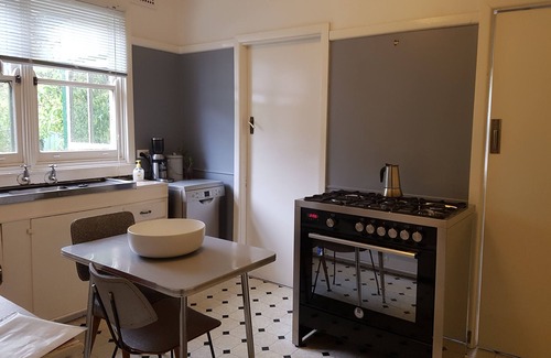 Katoomba House | Moonya, the writer's retreat, the 1950s vintage holiday home and house gallery