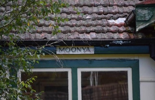 Katoomba House | Moonya, the writer's retreat, the 1950s vintage holiday home and house gallery