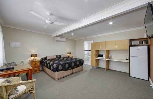 Moore Park Beach Hotel | Moore Park Beach Motel
