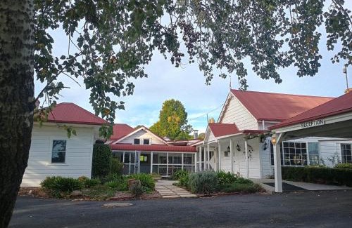 Armidale Hotel | Moore Park Inn
