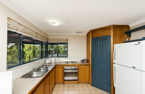 Guilderton House | Moore Views - Stunning River Views