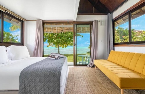 Hauru Hotel | Moorea Island Beach