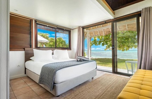 Hauru Hotel | Moorea Island Beach
