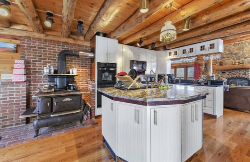 Florida House | Moores · Berkshire Mountain Top Chalet