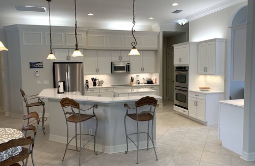 Moorings House | Moorings - Stunning Luxury Home 4 Bed plus Den, Pool and Spa