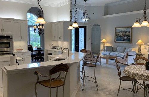 Moorings House | Moorings - Stunning Luxury Home 4 Bed plus Den, Pool and Spa