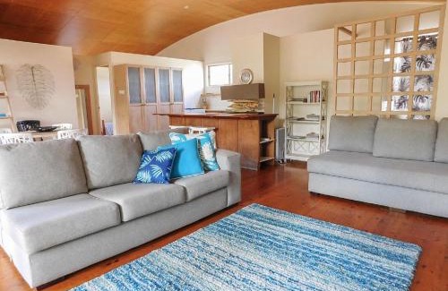 Toogoom House | Moorings - Toogoom- Beachfront - 3BR- Aircon