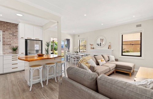 Nelson Bay House | Moorooba Crescent 5 - Entertainer's delight in Nelson Bay