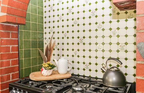 Littledean Cottage | MOORS FARM, family friendly, with hot tub in Littledean