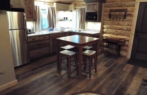 Kila Cabin | Moose Cabin at Cross WM Ranch - AC/Laundry included