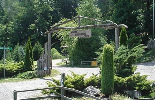 Waynesville Cabin | Moose Crossing Log Cabins, Waynesville N C 1/2 mile to Blue Ridge Pkwy.