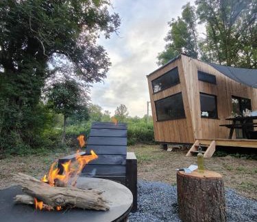 Saint-Jacques-d'Ambur Ski Chalet | Moose home Tiny house AMBUR