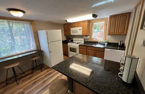 Wasilla Cabin | Moose Landing Cabin B97, Full Amenities Cabin tucked in the woods of Wasilla