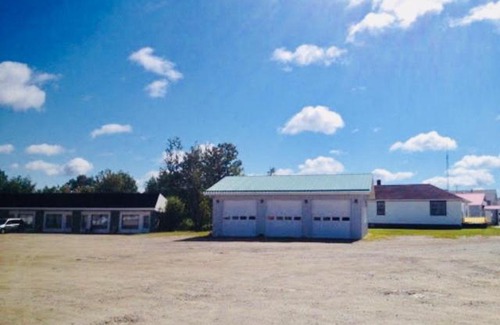Smooth Rock Falls Hotel | Moose Motel