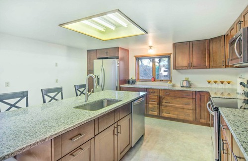 Walden Cabin | 'Moose Park Lodge' Charming Walden Retreat!