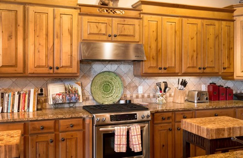 Steamboat Springs House | Moose Peak, Winter Shuttle to the ski area, AC, Entertainment Room with Games for the Whole Family