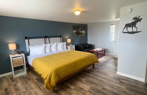 Garden Township Hotel | Moose Resort