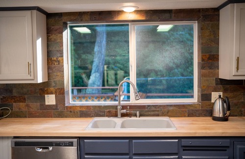 Bandon House | Moose's Manor at Bandon: Pet Friendly, 5 min to Bandon Dunes & Beach