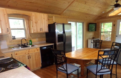 Nelsonville Cabin | Moose Tracks Cabin with Hot Tub on screened in porch!