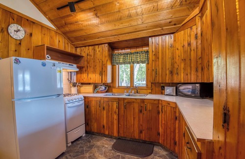 Oquossoc House | 🐾 Mooselodge | Cozy Cabin on Rangeley Lake, Pet Friendly