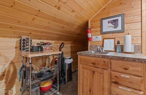 Island Park Cabin | Moosewood Studio+Short walk to Lake+35-40min2YSNP!