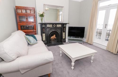Beaumaris House | Mor Awel