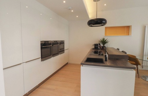 Deganwy House | MÔR GLAS, pet friendly, luxury holiday cottage in Deganwy