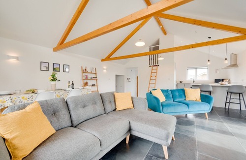 Barmouth House | Mor Mynydd - Three Bedroom House, Sleeps 6
