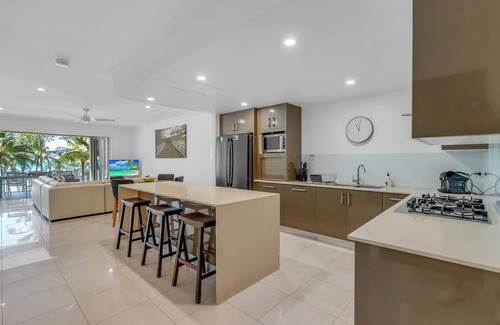 Palm Cove Apartment | Morado at Island Views A Palm Cove Poolside Oasis