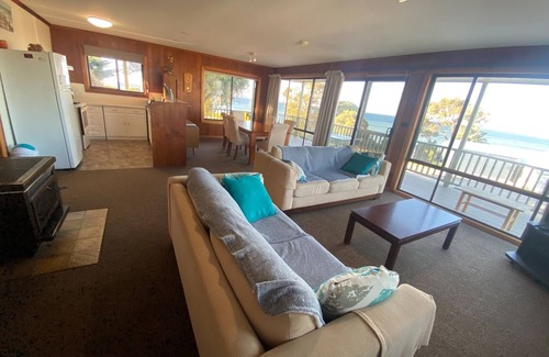 Para Wurlie House | Morala ~ Esplanade with sea views! * OFF PEAK SPECIAL*