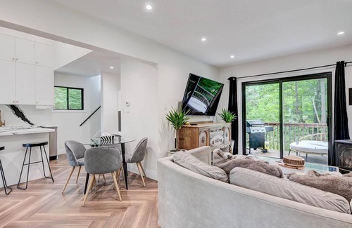 Minden Hills Cottage | Morden Main House on Moore Lake