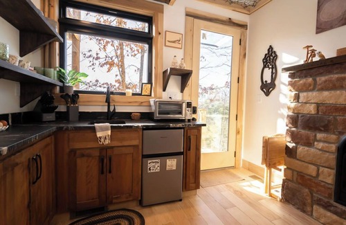 Primrose Cabin | Morel Glamping Cabin with Wifi