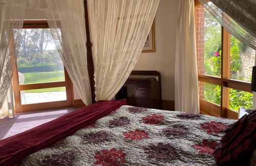 Clare Bed & Breakfast | Morella House B&B - Shiraz Suite