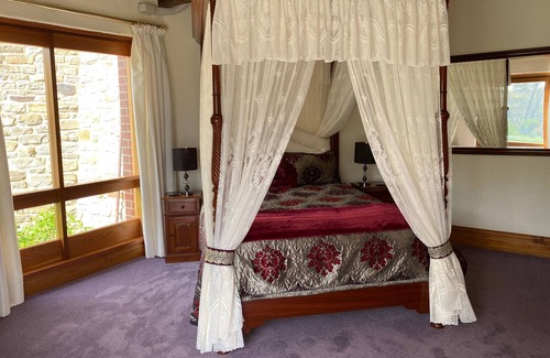 Clare Bed & Breakfast | Morella House B&B - Shiraz Suite