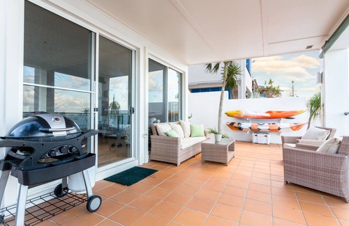 Cleveland Apartment | Moreton Bay Beach LodgeUnwind in indulge in discovery