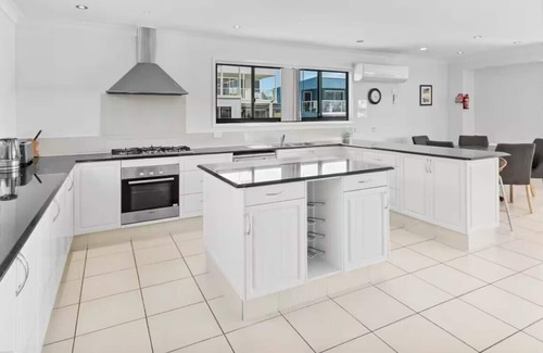 Brisbane Waterfront House | Moreton Mansion Tangalooma Island - Stunning Views of the whole bay!