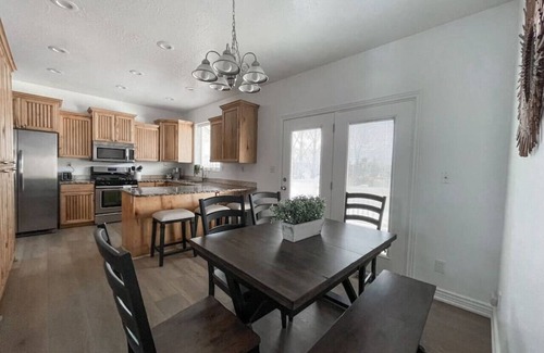 Morgan House | Morgan · Luxury Ski Mansion | 18 Guest