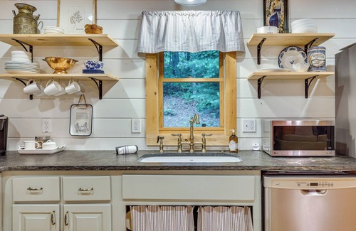 Morganton Cabin | Morganton Cabin < 1/2 Mi to Blue Ridge Lake!