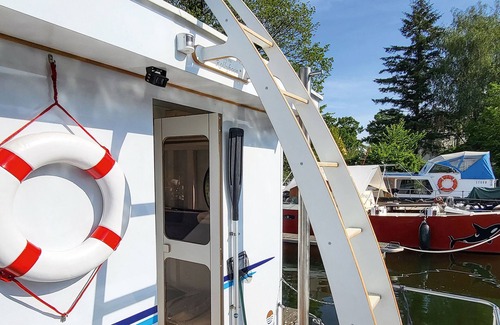 Schmoeckwitz House | Moritz - a holiday home very close to the water - with a lakeside terrace