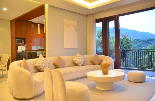 Bandung Villa | Morning Glory Mountain View 4BR Villa with Pool